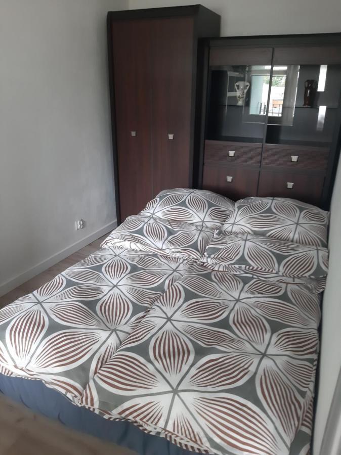 Апартаменты Apartament Komfortowy - W Pelni Wyposazony - Spaceapart Еленя-Гура Экстерьер фото
